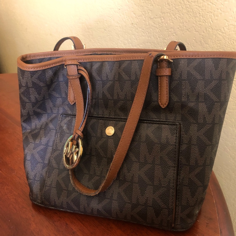 Authentic Michael kors used condition straps have some wear and tear pictured.